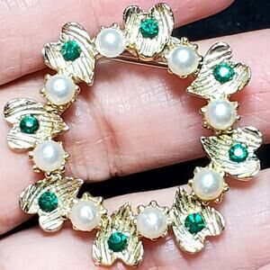 Heart Circle Green Rhinestone Faux Pearl Brooch Gold Tone Unsigned 1.5" Vtg